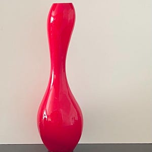 Vintage Casa Christina Home Collection Red Curvy Glass Flower Vase 14 3/4" Tall