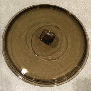Vintage Amber Anchor Hocking Glass Casserole Dish with Handles and Lid For Baking and Serving 8 3/4" 1.5 Qt Handled Baking Dish Retro Decor image 4
