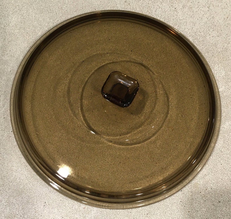Vintage Amber Anchor Hocking Glass Casserole Dish with Handles and Lid For Baking and Serving 8 3/4" 1.5 Qt Handled Baking Dish Retro Decor image 4