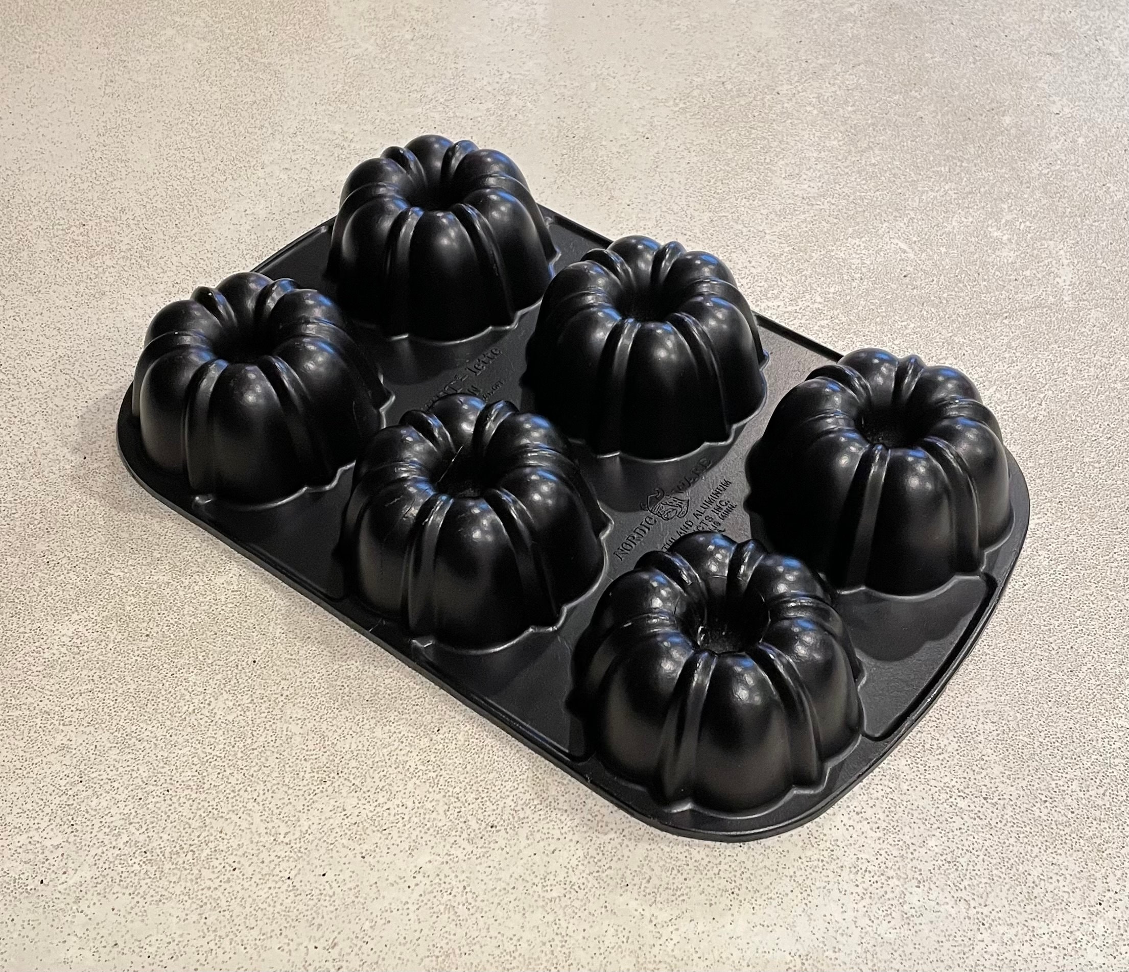 Nordic Ware Multi Mini Bundt Pan 6 Cups Heavy Cast Aluminium