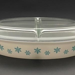 Vintage Pyrex Snowflake Divided Casserole Dish with Lid - 1.5 Quart