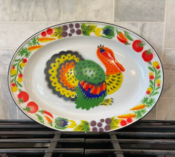 Turkey serving plate outlet