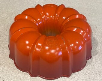 Orange Ombre Nordicware Bundt Cake Pan 1970's Heavy Cast Aluminum Fluted Tube Cake Baking Pan Made in the USA Holiday Cake Decorating Supply