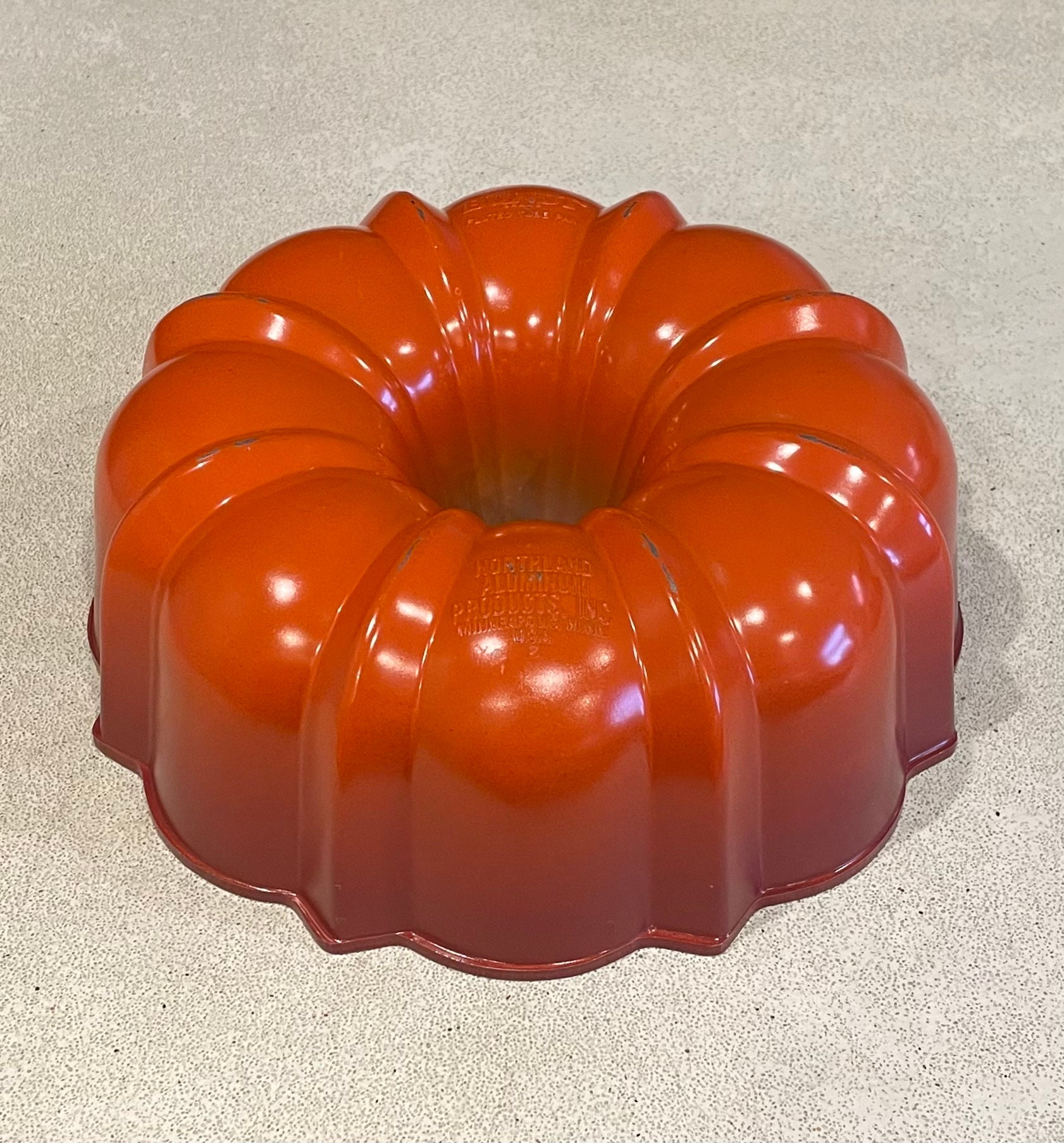 Anolon ~ Bundt cake pan ~ Great condition 10 Inch Round