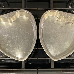 Set of 2 Primitive Bake King Heart Shape Cake Pans - Primitive Valentines Cake Decor - Farmhouse Display Pan