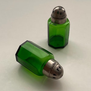 Vintage Green Depression Glass Salt and Pepper Shakers - Ribbed with Metal Top - Solid Antique Salt and Pepper Shakers Set