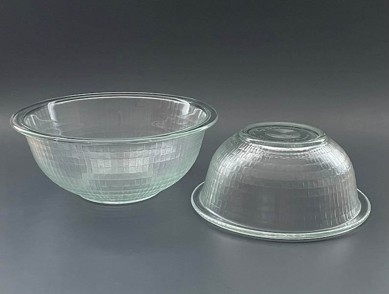 Pyrex Mixing Bowls - Thumbnail 3
