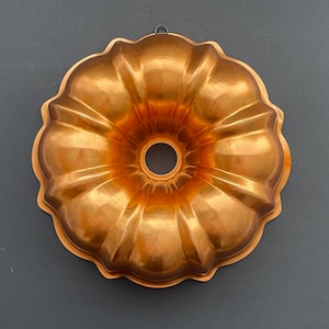 Vintage Copper Tube Cake Mold with Wall Hanging Hook - Copper Color Jello Mold or Primitive Kitchen Display Mold