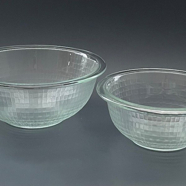 2 Piece Gift Set Vintage Pyrex Basket Weave Glass Mixing Bowls - Set of 2 Batter Bowls - Made in USA by Pyrex in the 1980's Retro Pyrex