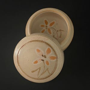 Vintage Studio Pottery Trinket Box Beige Peach Flower
