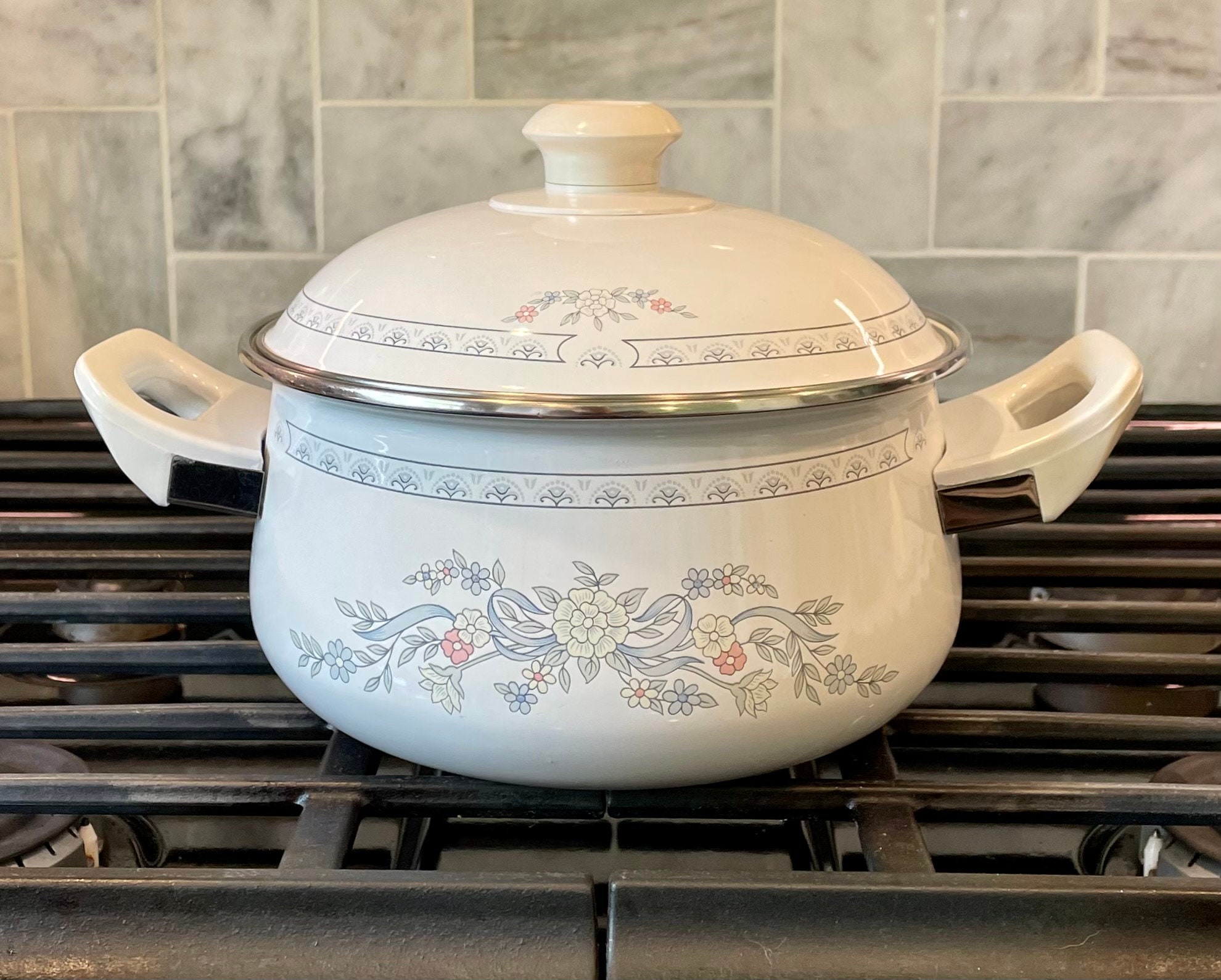 vintage enamelware pot with lid – old soul goods