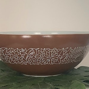 Vintage Pyrex Woodland Cinderella Bowl: 4-Quart Mixing Bowl, 1970s