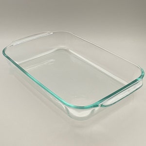 9 x 13 Vintage Pyrex Clear Glass Pyrex 233 3 Quart Glass Cake Lasagna Casserole Baking Dish Made in the USA in the 1970&#39; - 90&#39;s