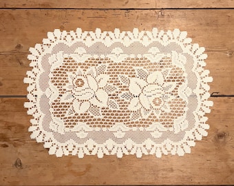 4 Vintage Lace Placemats - Light Beige / Off White - Set of Four