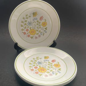 4 Vintage Corelle Meadow Salad Plates 8 1/2&quot; Plates Service for 4 - Pastel Floral Print Made in the USA by Corning in the 1980&#39;s