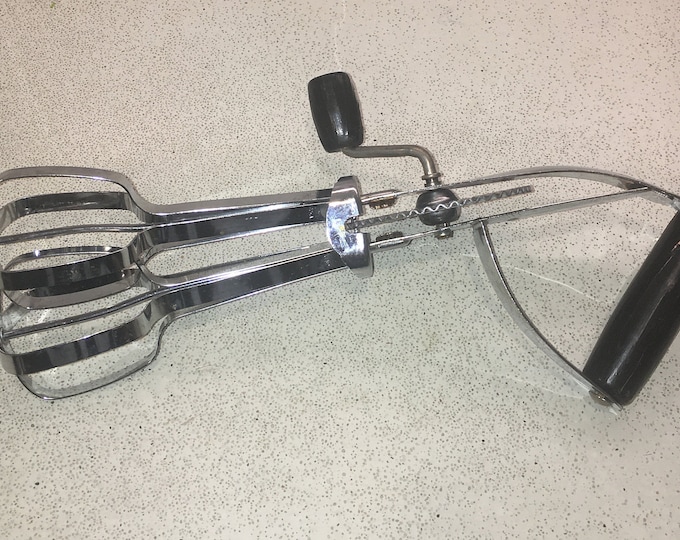 Vintage Waring Hand Held Mixer, Vintage Avocado Green Color,with