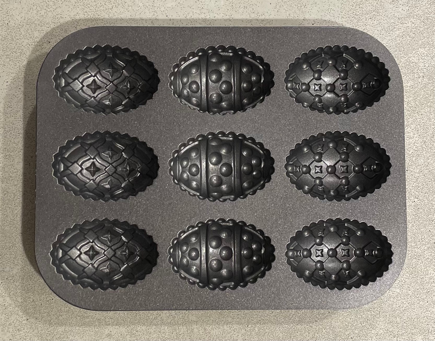 Egg shaped baking pan outlet
