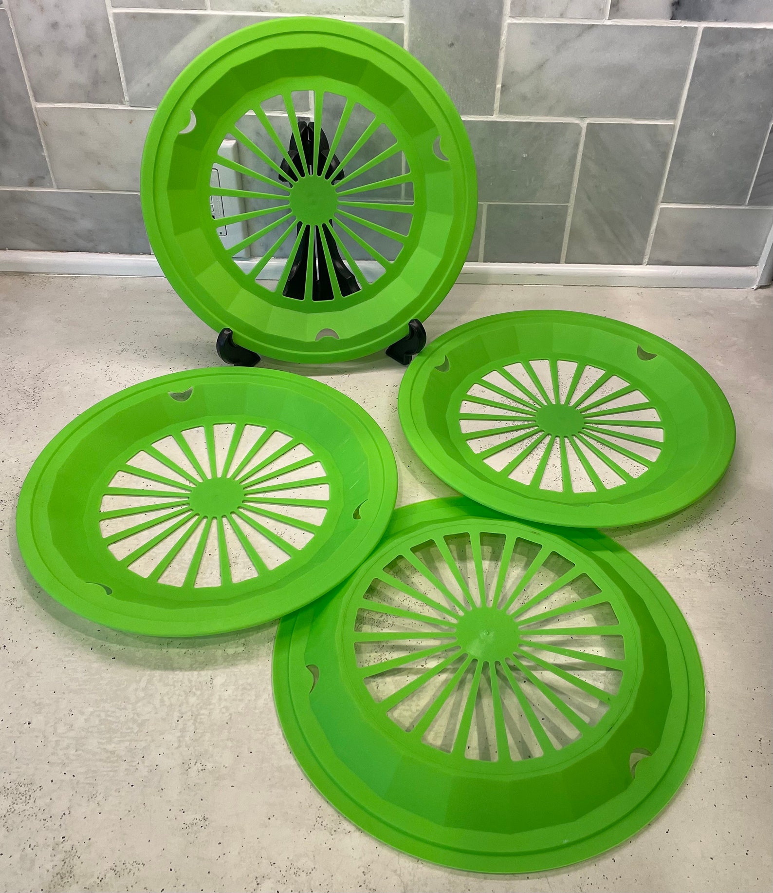 Set of Green Plastic Paper Plate Holders 10 1/2 inch Paper Etsy