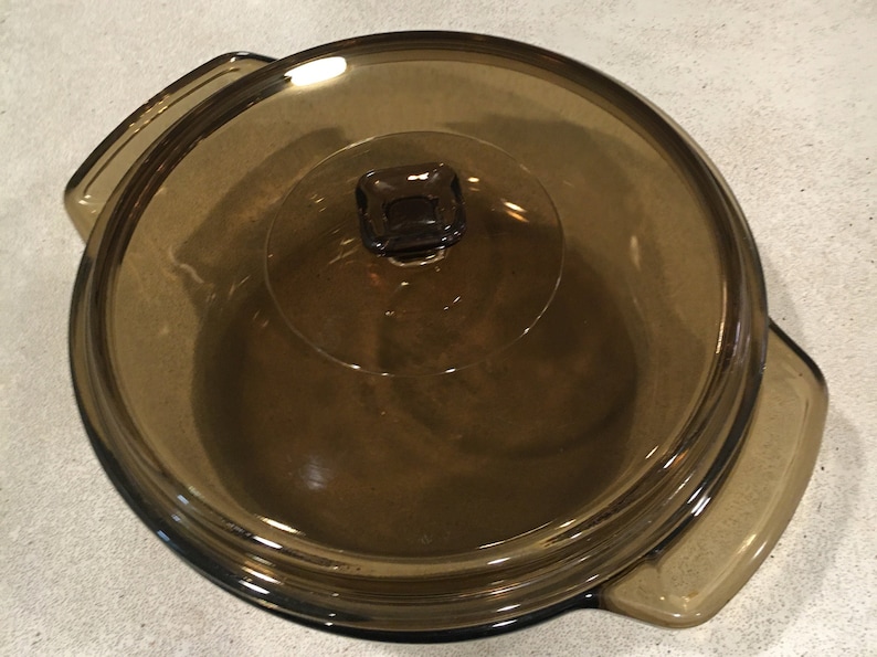 Vintage Amber Anchor Hocking Glass Casserole Dish with Handles and Lid For Baking and Serving 8 3/4" 1.5 Qt Handled Baking Dish Retro Decor image 2