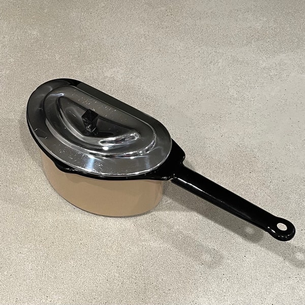Rare 1 Quart Vintage Enamelware Pot / Sauce Pan with Straight Edge and Black Accent Handle, a Space Saving Decorative Pot
