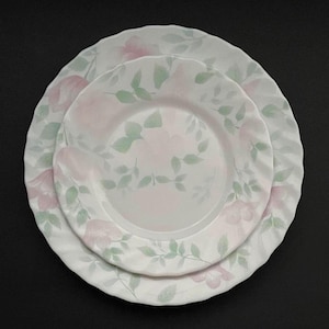 Vintage Arcopal Floralies Plates: Pink Flowers, Scalloped Edges, Set of 4