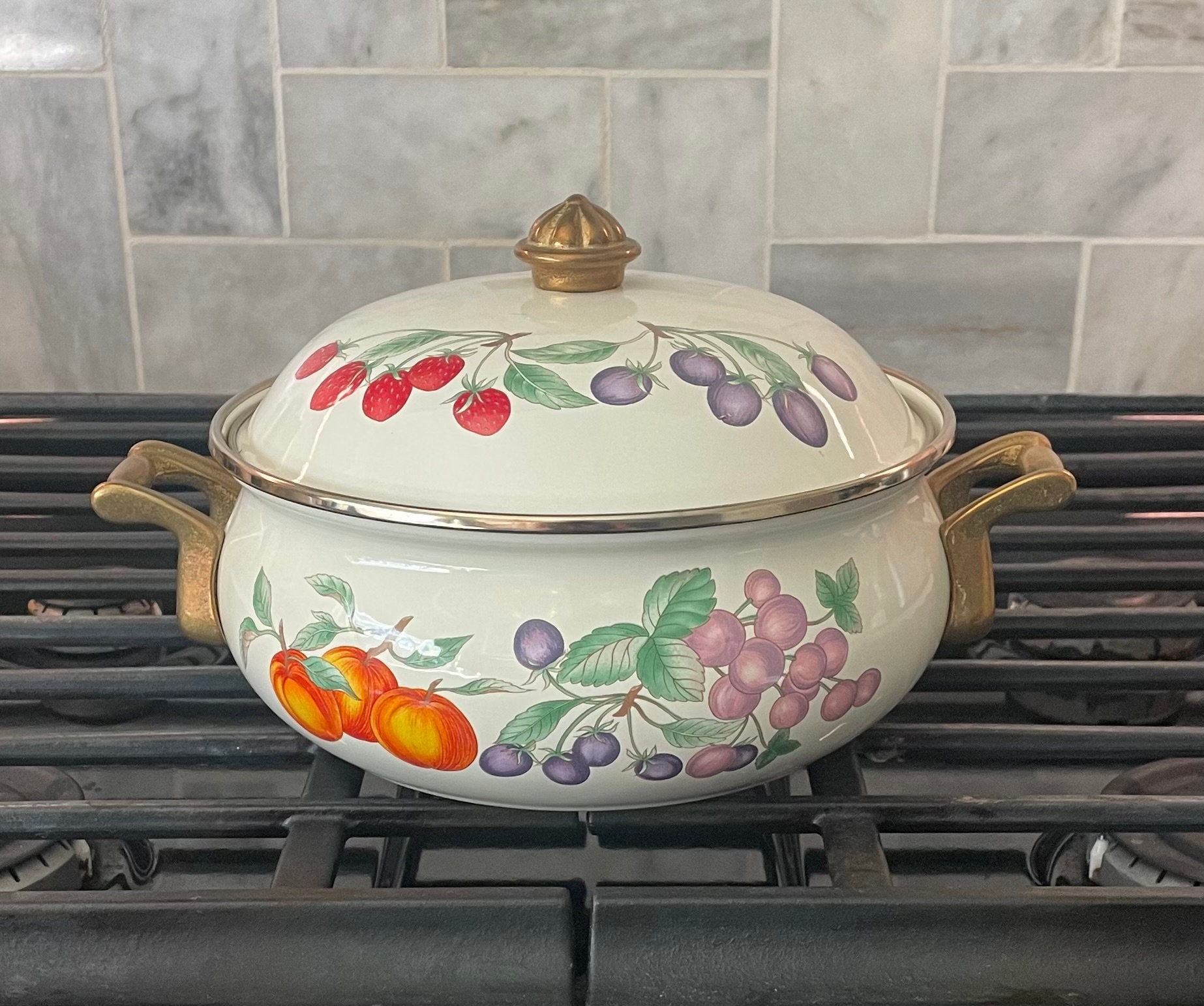 3 Quart Vintage Regency Club Enamelware Pot Excellent Condition with Brass Handles and Knob Cream with Strawberries Plums Peaches and Leaves
