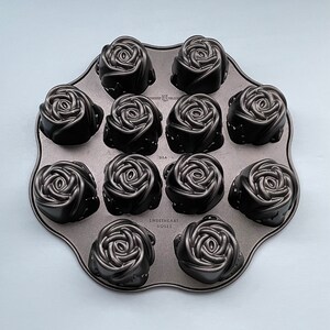 Nordic Ware Sweetheart Roses ケーキ型 Vintage Nordic Ware Sweetheart Roses Cupcake Pan Heavy Cast