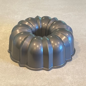 Vintage Nordic Ware Bundt Cake Pan - Heavy Cast Aluminum Tube Cake Baking Pan Made in the USA - Cake Decorating