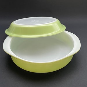 2 Vintage Pyrex Lime Green Cake and Pie Plate Pyrex 221 Cake and 209 Pie Baking Dishes Made in the USA in the 1950&#39;s - 1960&#39;s
