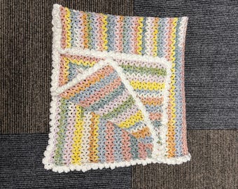 Manta de bebé de crochet arcoíris pastel (tamaño extragrande 40x40)