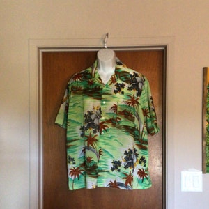 Vintage Tiki Hawaiian Shirt Barkcloth grün mit weißen Tikis 1960