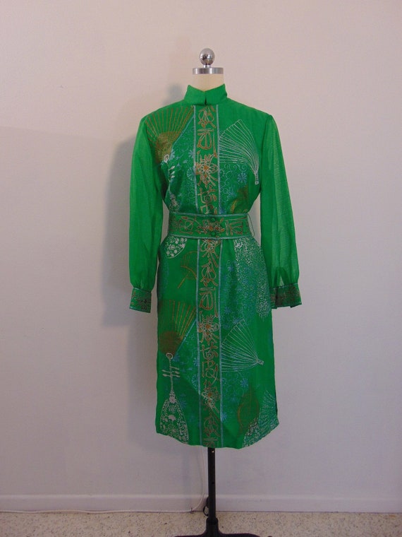 1960’s Alfred Shaheen green Asian motif shift dre… - image 1