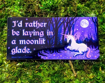 Bumpersticker - "Ik zou liever in een maanverlichte open plek liggen" - grappig, schattig, fairycore, eenhoorn, maan, vinylsticker
