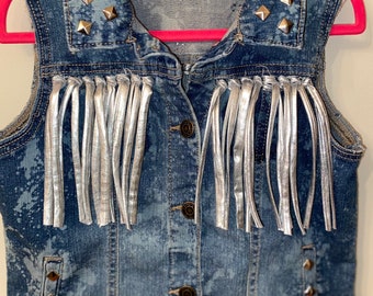 【tyn.TGOR】Hand needle fringe vest グレー Fringe Vest – Chain Driven Apparel
