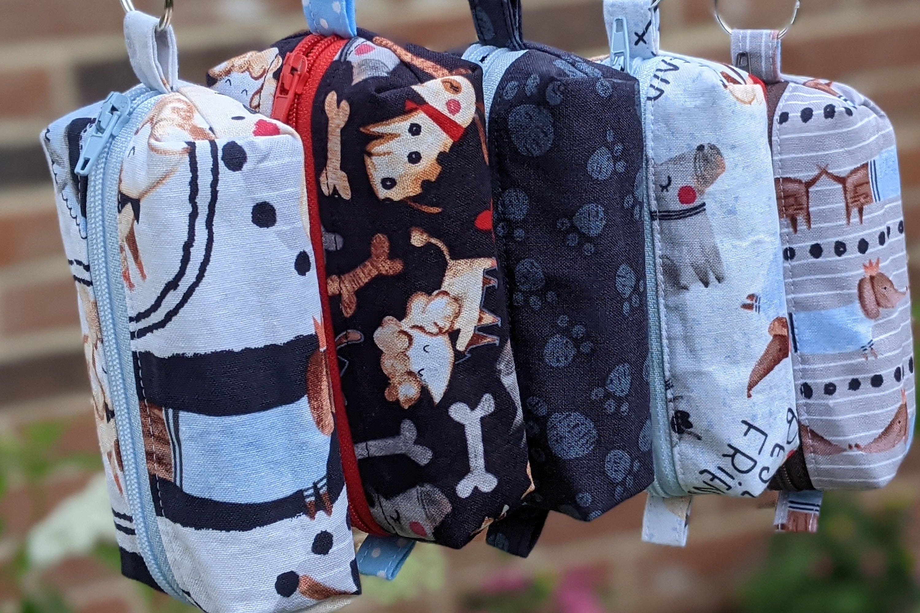 ペット用品その他 [emis] [25PET] JERSEY POOP BAG KEYRING POCKET TISSUE HOLDER | Zipped Pouch | Clip on Keyring