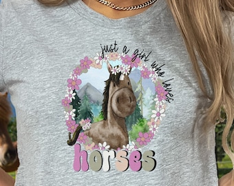 Cute Horse Lover Gift for Horse Mom TShirt Rodeo Gift Retro Floral Mama Equestrian T-Shirt Horse Birthday Gift for Trail Riding Dressage Tee