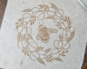 SEGUNDOS - impresión perfecta de la impresión Lino original 'Renovación'; Prueba de color con tinta dorada sobre papel Lokta natural.