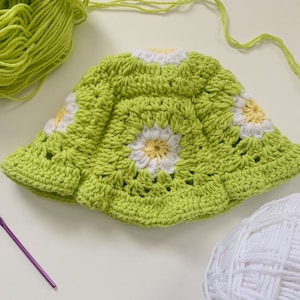 Crochet Daisy Bucket Hat