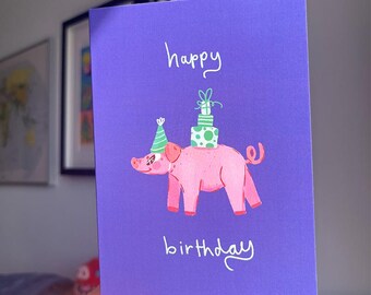 Tarjeta de cumpleaños de cerdito fiestero