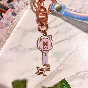MOTS Emaille Charm