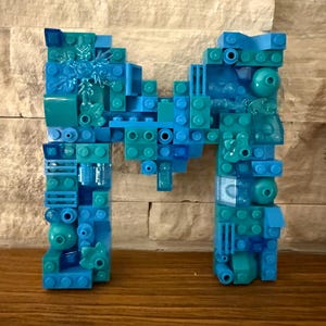 Letra - hecha con ladrillos LEGO® - 5 pulgadas de alto