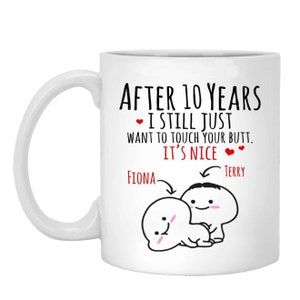 caneca engraçada por Robertmiab | Caneca personalizada Ano que ainda só quero tocar na sua bunda, é legal