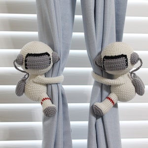 Pair of Crochet Astronaut Curtain Tie Backs, Stuffed Astronaut Curtain Tie Backs, Nursery Curtain Tie Backs, Nursery Decor