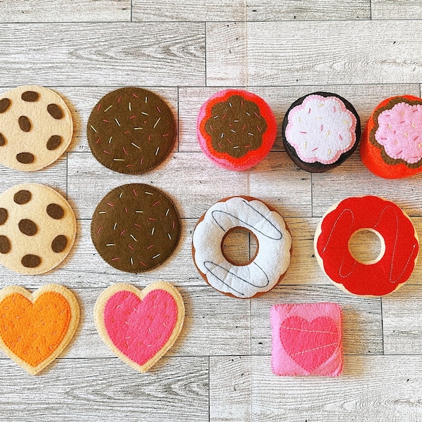 Felt Dessert Play Set of 12, Felt Cupcake set, Felt donuts, Felt Plush Sewing cupcake, Preschool Learning Toys