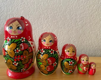 Russian Nesting Dolls Beautiful Girls with Flowers! 5 pieces