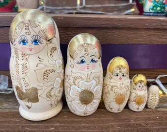 Wooden Nesting Dolls Golden Girls! 5 pieces! Beautiful Christmas gift!