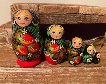 Russian Nesting Dolls Matreshka!! 5 pcs Beautiful Set for a Gift!