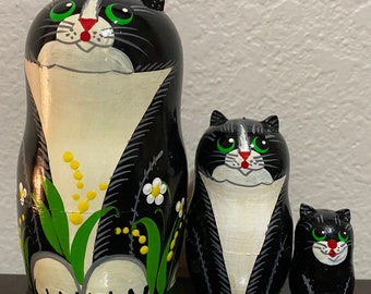 Russian Nesting Dolls Beautiful Cats! 3 pieces. Handmade in Russia. Nice Gift!