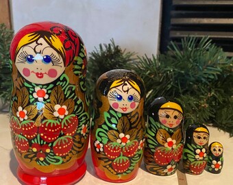 Russian Nesting Dolls Beautiful Red Flowers! 5 pieces! Nice Gift