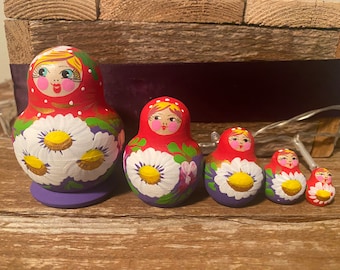 Russian Nesting Dolls Matreshka 5 pieces! Traditional Style! Beautiful Set for a Christmas gift